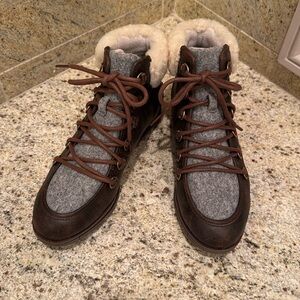 Sorel woman’s ankle lace up boot. Size 7.